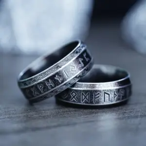 Bague Rune Viking Simple Vintage pour hommes et femmes, en acier inoxydable, nœud celtique nordique, amulette de Couple, bijoux, vente en gros