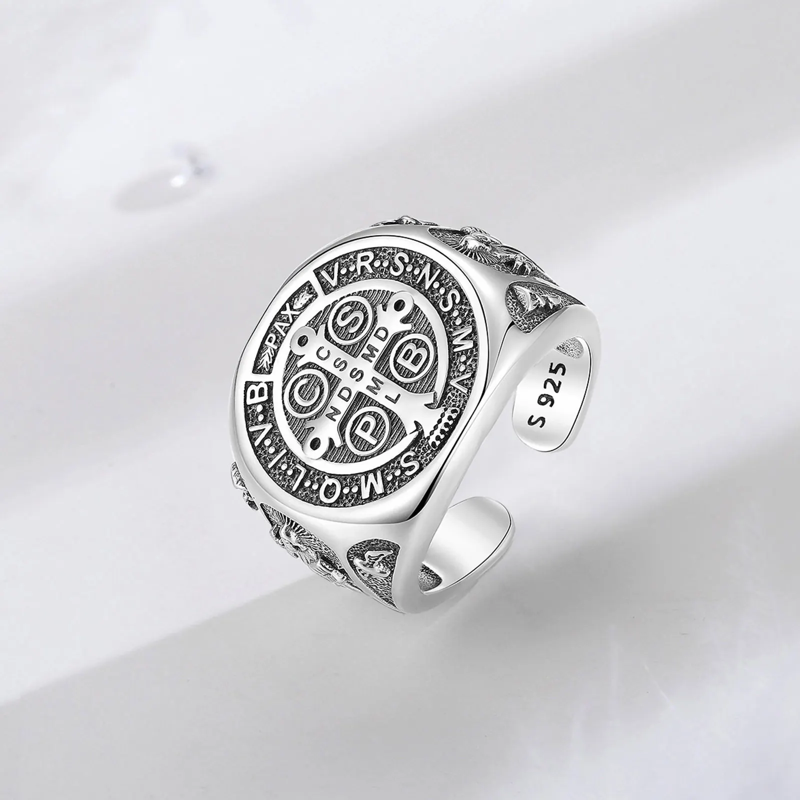 Bague argent croix de Saint Benoît, gravure médaille, style vintage – Image 4